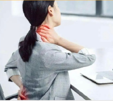 女子拒绝颈椎病手术当晚瘫痪