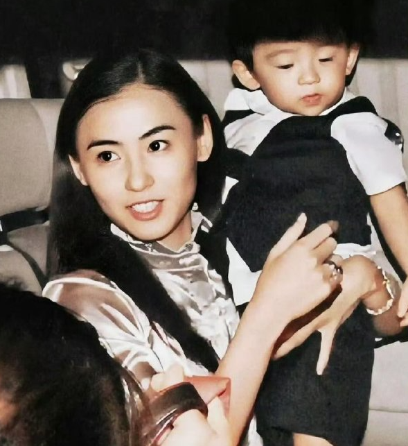 刘嘉玲吐槽张柏芝没男友就想生娃