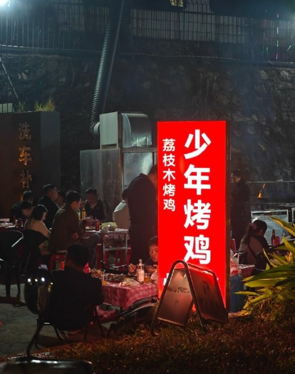 深圳16岁少年卖烤鸡日入过万