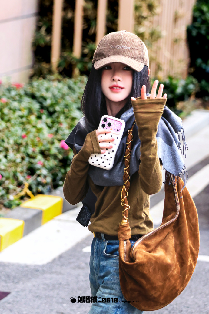 鞠婧祎出发参加星光大赏